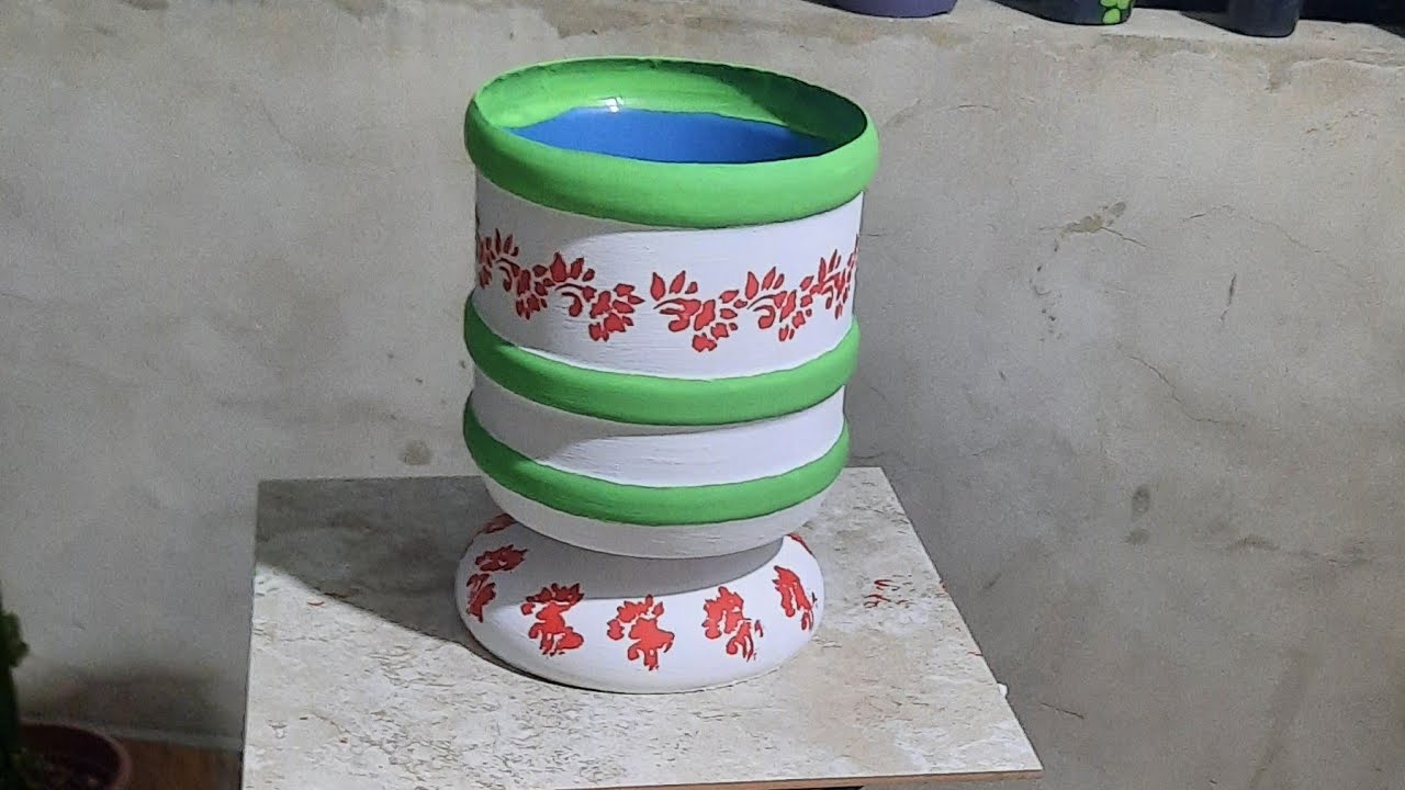 Vaso feito de galão de água de 20 litros