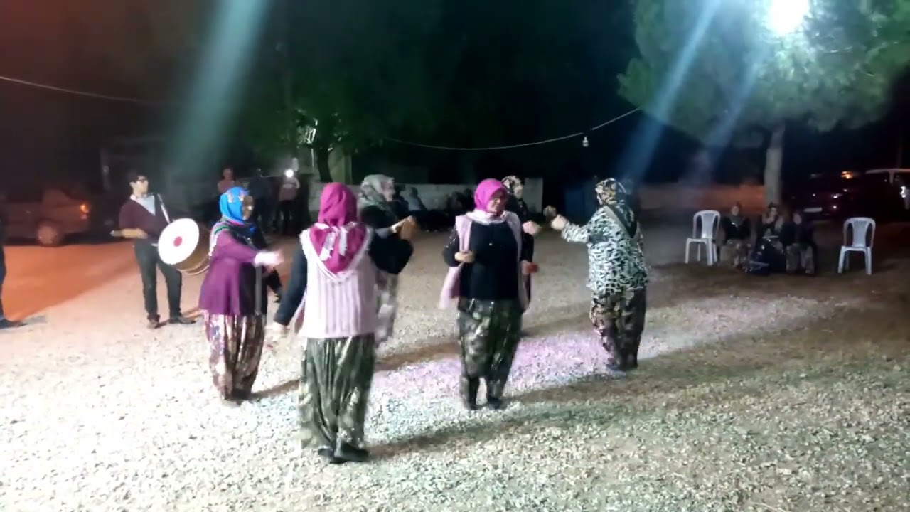 KEPSUT KARAHALİLLER KÖYÜ BAYANLARINDAN YÖRESEL KAŞIK OYUNU