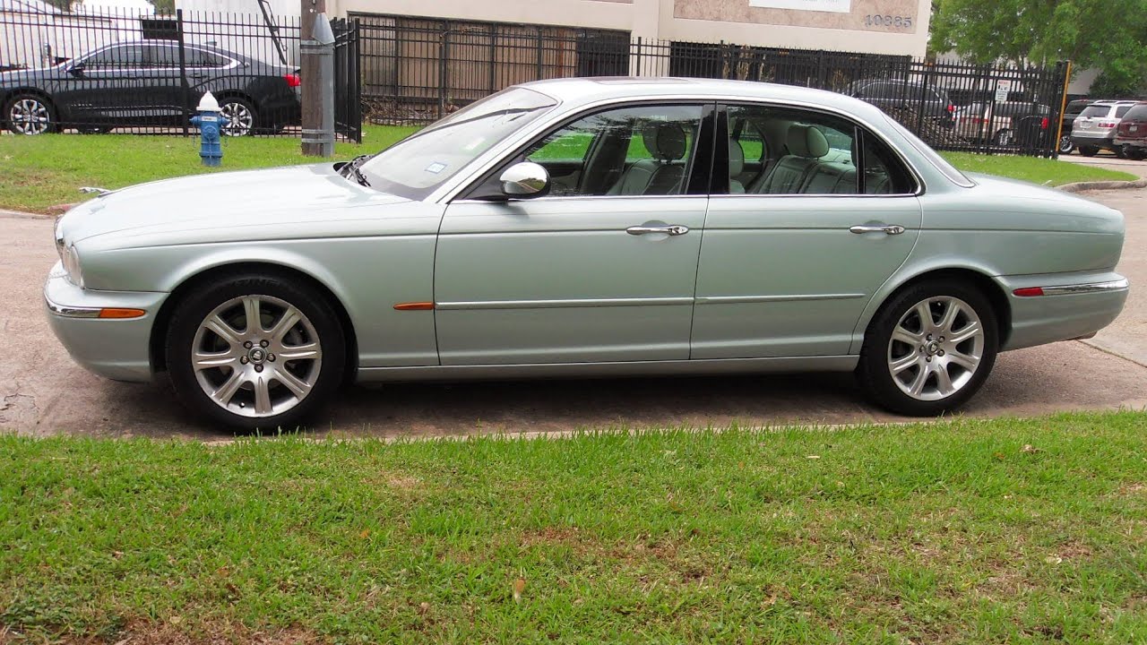 2004 Jaguar XJ8 Vanden Plas | June21-022