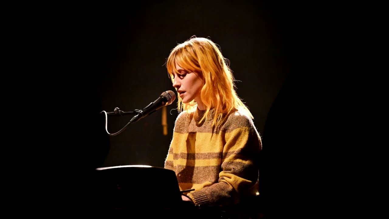 Hayley Williams - True Believer (Live at Jimmy Fallon) [No Audience]