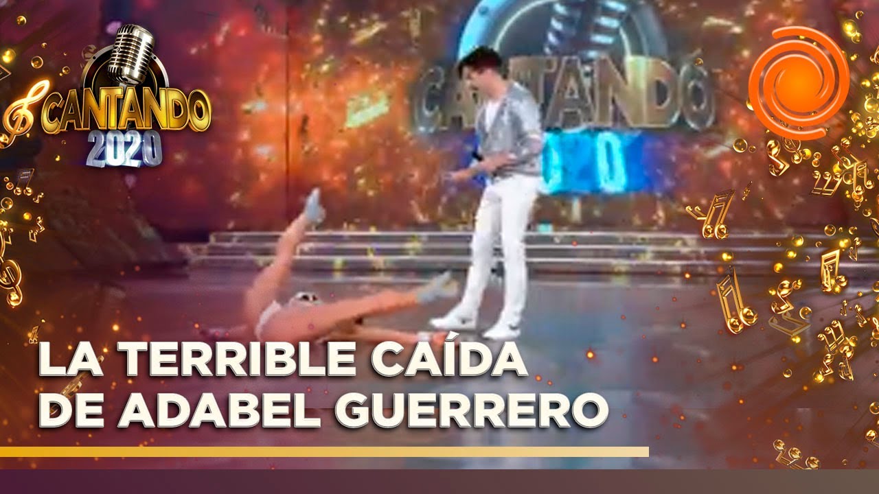 ¡Qué golpazo! Moria puso nerviosa a Adabel Guerrero que hizo un paso de baile y terminó en el suelo