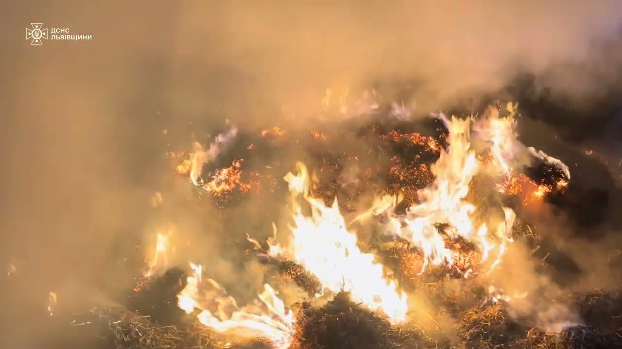 Золочівський район: вогнеборці ліквідували пожежу в складській будівлі