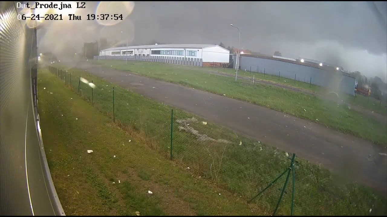 F4 Tornado in Hodon&iacute;n, Czechia CCTV