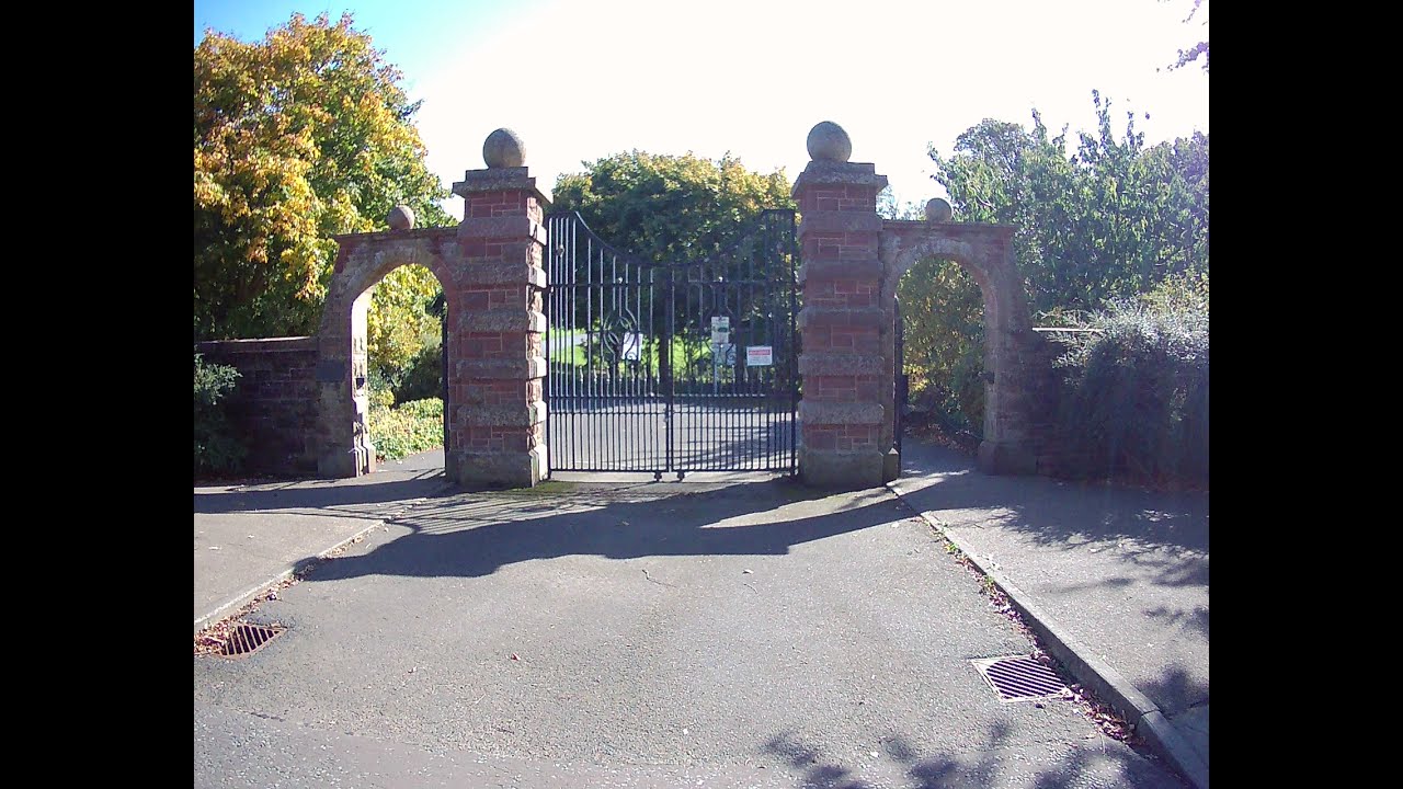 A walk around Barrow park