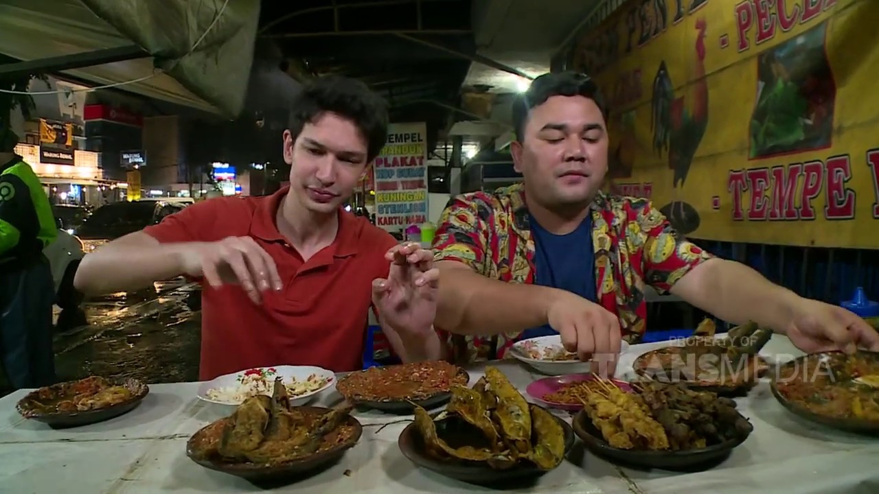 BIKIN LAPER - Nyobain Ayam Penyet Bang Kumis Ngeunah! (1/1/20) PART 1