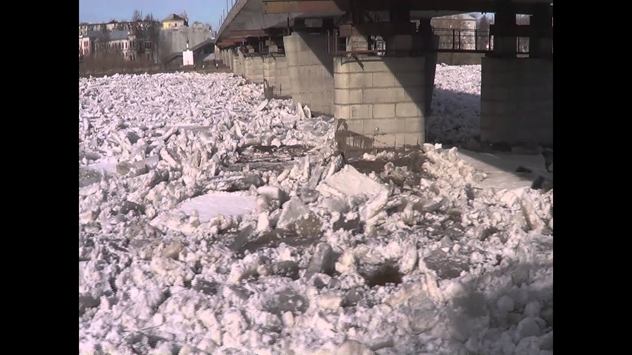 Ледоход река Великая, Псков 2013