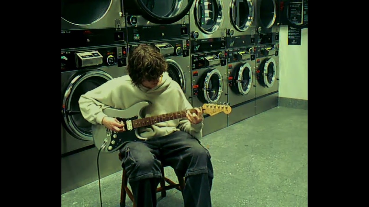Nato Kitch - watch the planets (Music Video)