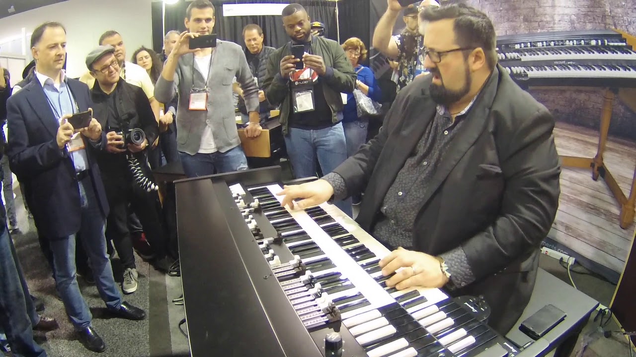 NAMM 2018   Joey DeFrancesco plays Viscount Legend Organ