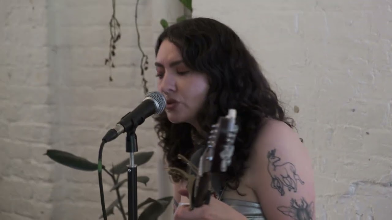Dump Babes – ‘Heavy Eyes’ (Live Session)