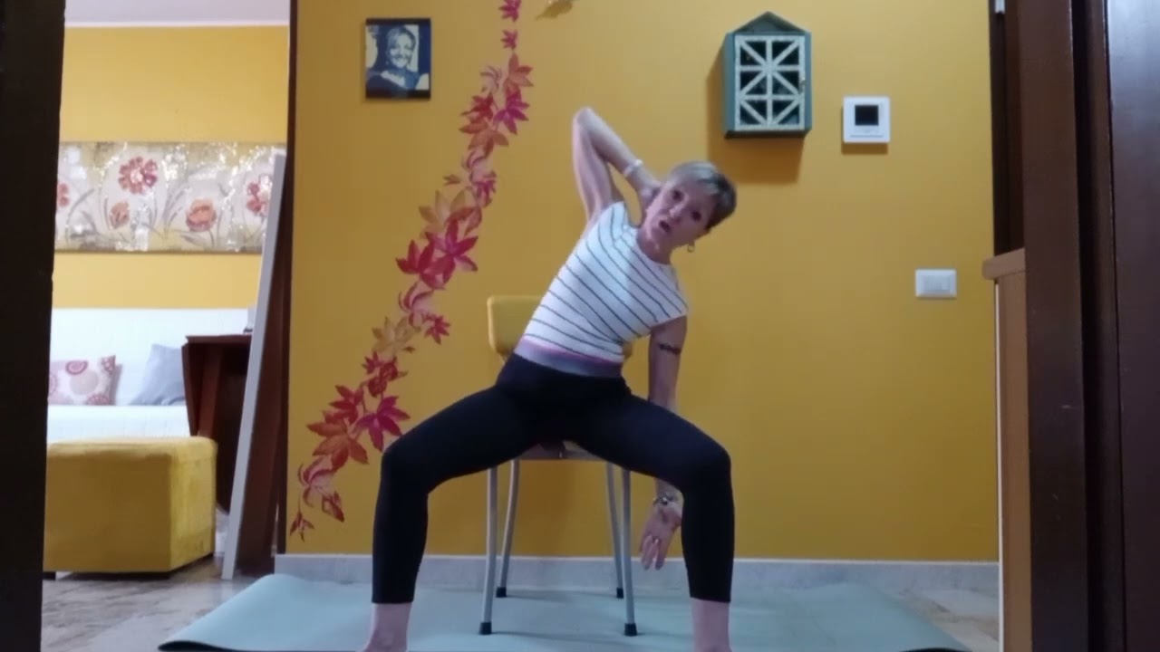 Lezione di pilates sulla sedia. Workout da fare a casa.