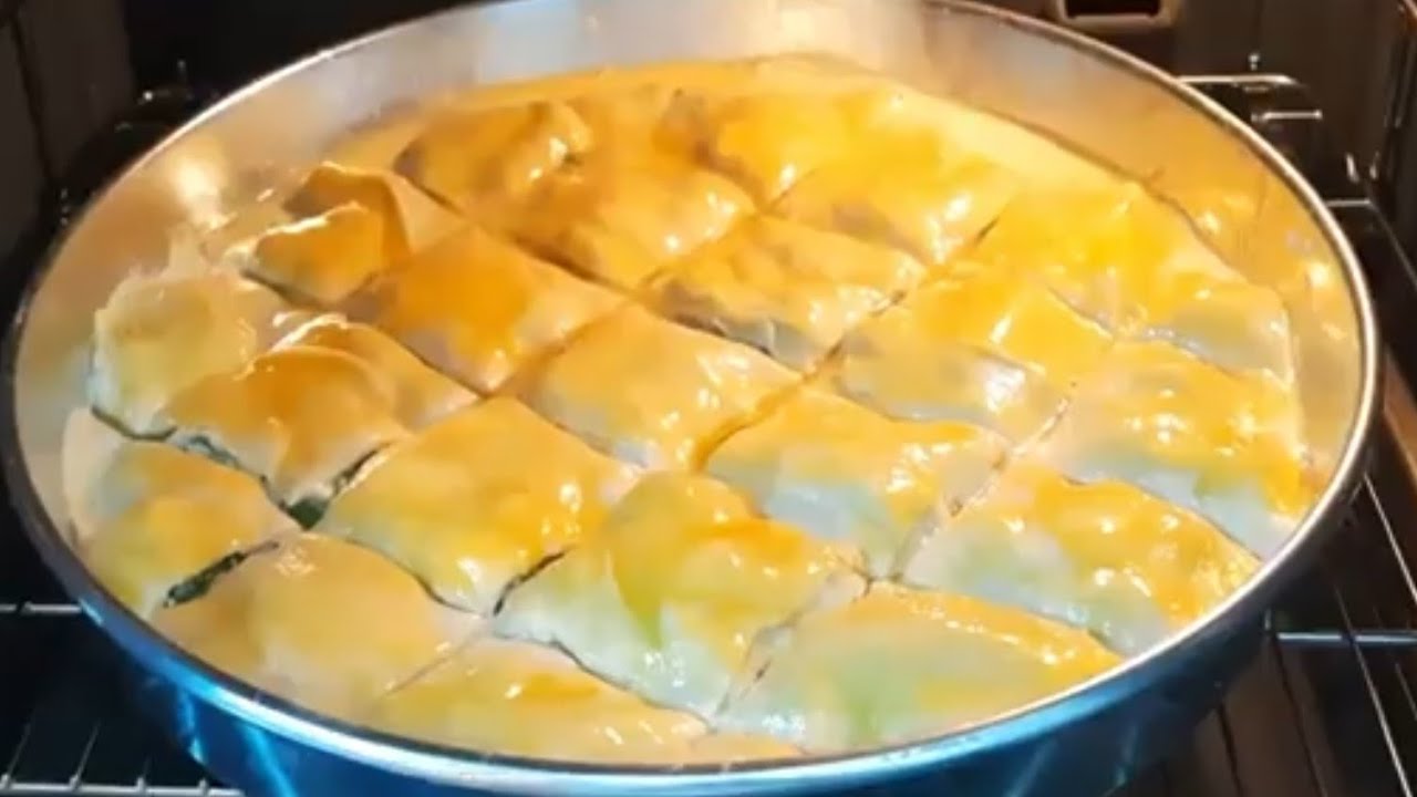 HİÇ ABARTMIYORUM BİR DİLİM ASLA YETMEYECEK 🙈Bir börek ancak bu kadar   lezzetli olabilir👌
