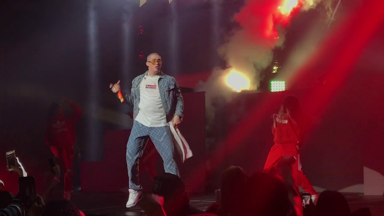 Bad Bunny - Chambea ( En Vivo ) | La Nueva Religion Tour Las Vegas