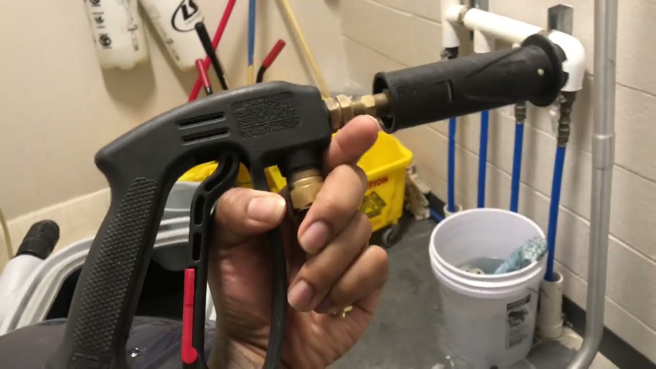 How to use the bathroom cleaning machine 