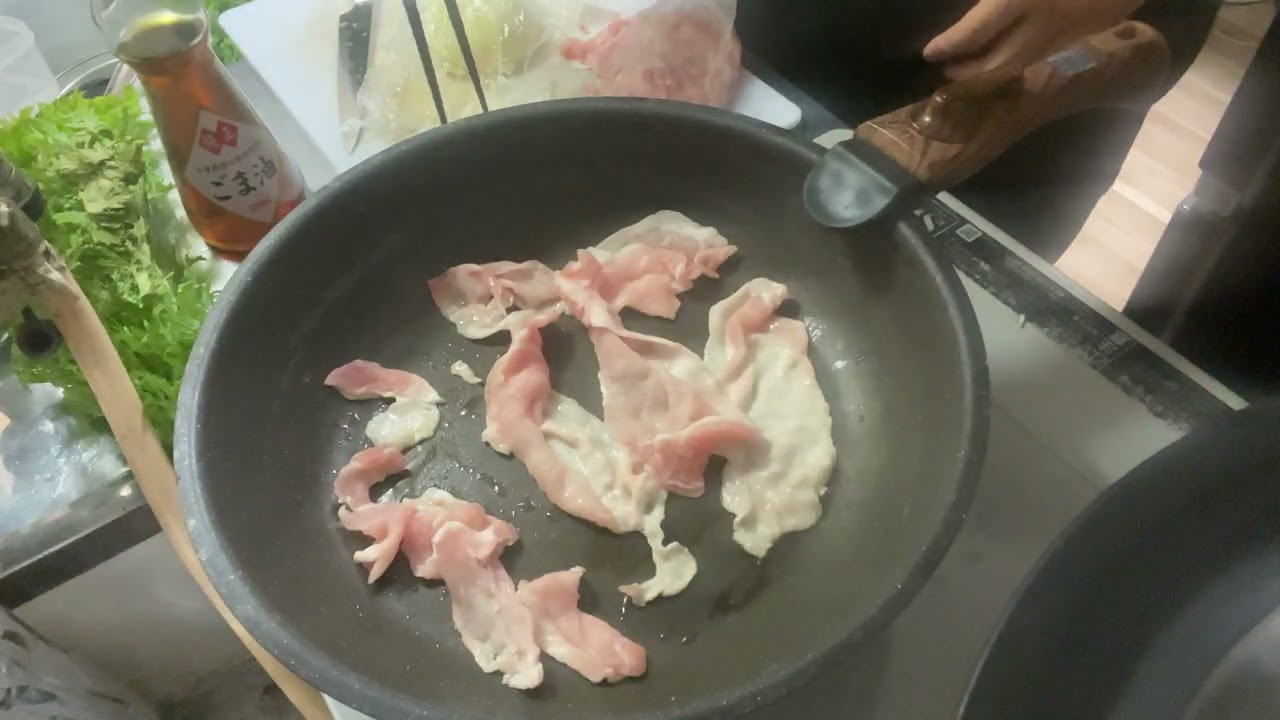 一人暮らし独身男性が作る豚肉とわさび菜の炒め物