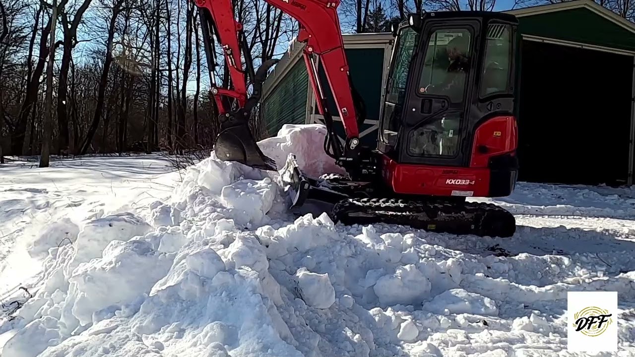 Kubota Mini Excavator Plowing Snow!