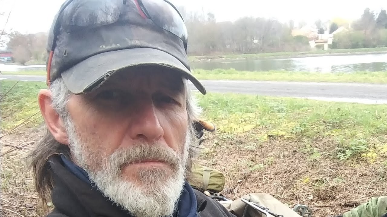 Бездомный новозеландец. Обед у французского канала. Французская связь.