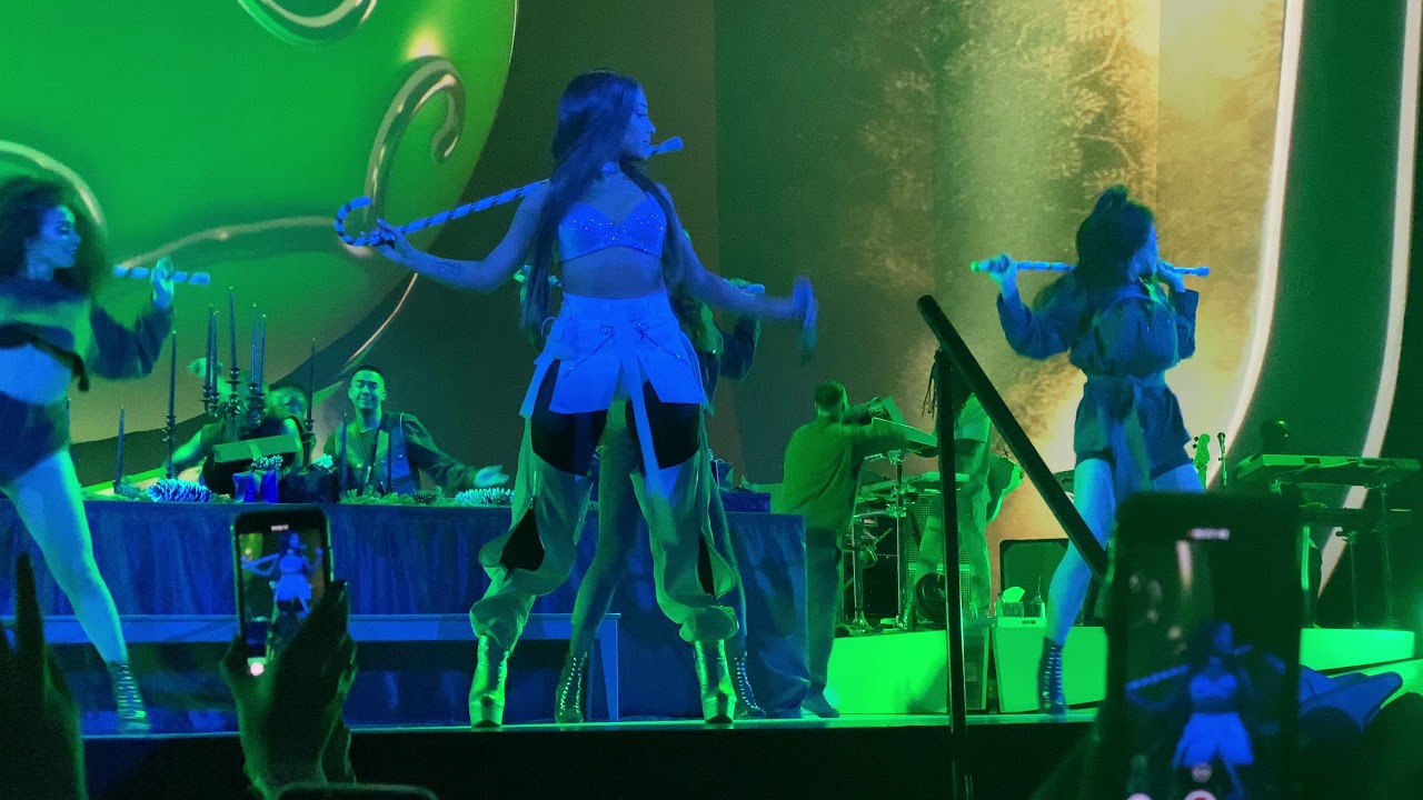 Ariana Grande - True Love (4K, Live in Miami @ American Airlines Arena)