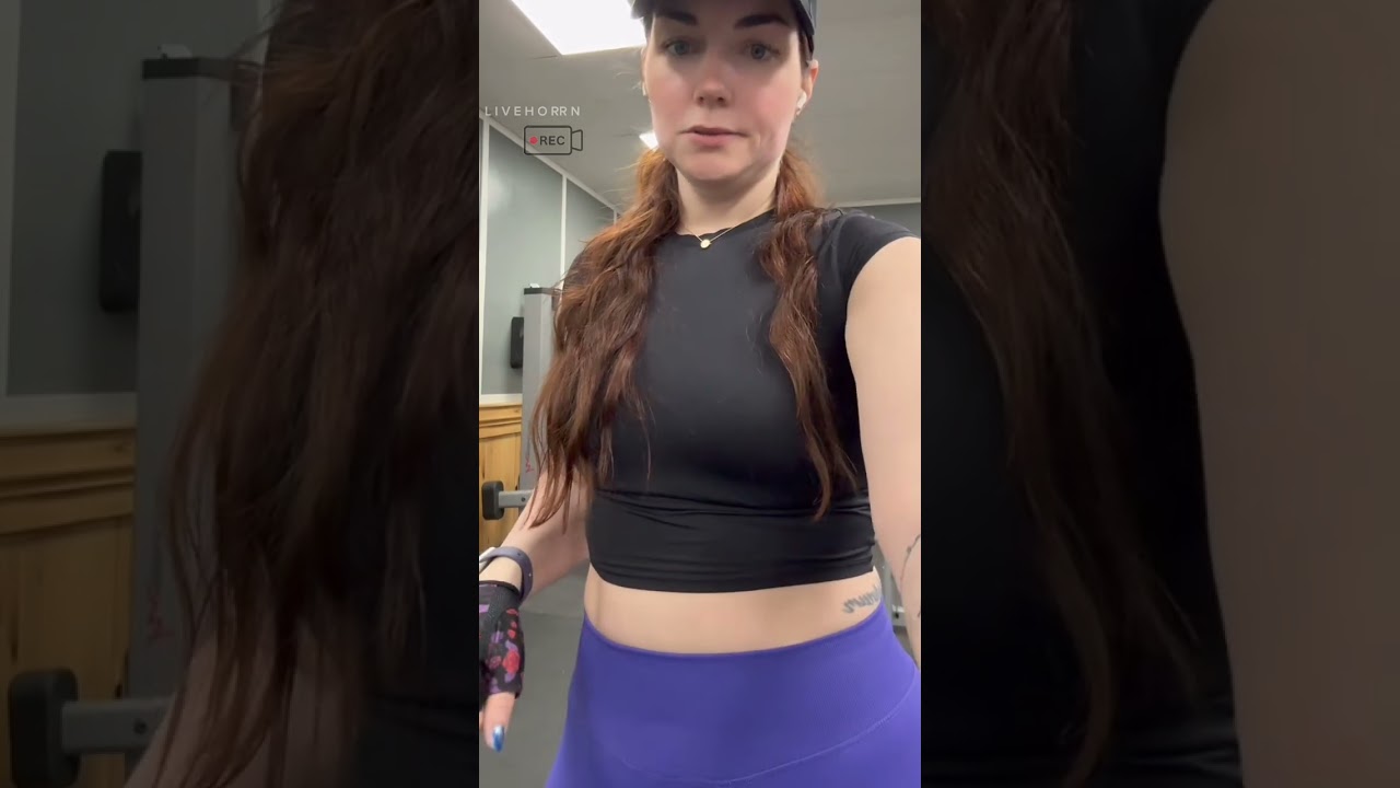 a woman at the gym😍