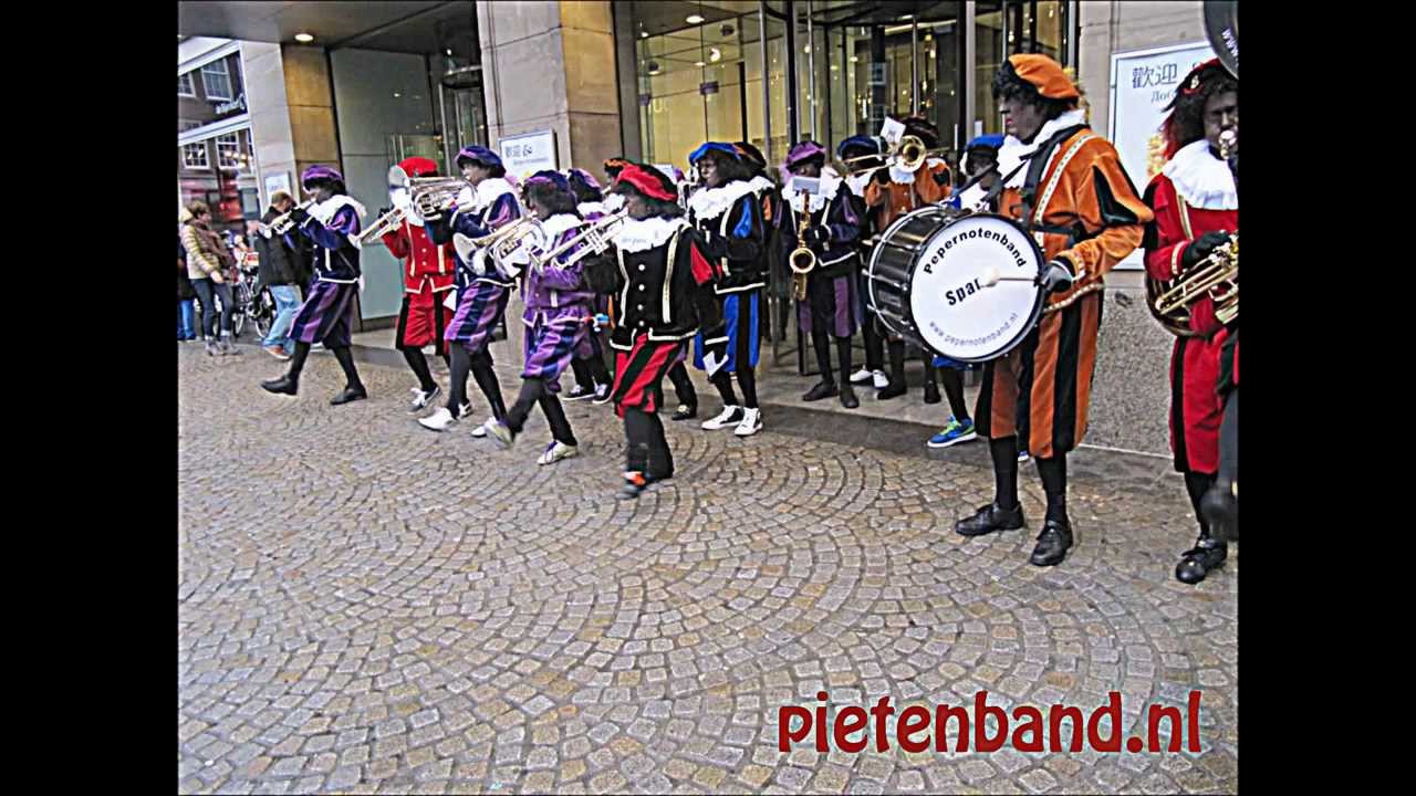 Pietenband - Pepernotenband on Tour - Bijenkorf 1
