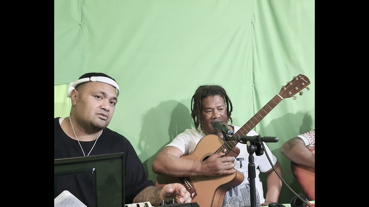 Folau ola.....by Siale 'Iongi... sung by Seniale Via & Haunga Fakalelu