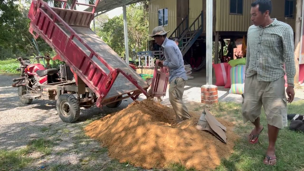 We continue to build a barn near the house to store the rice crop
