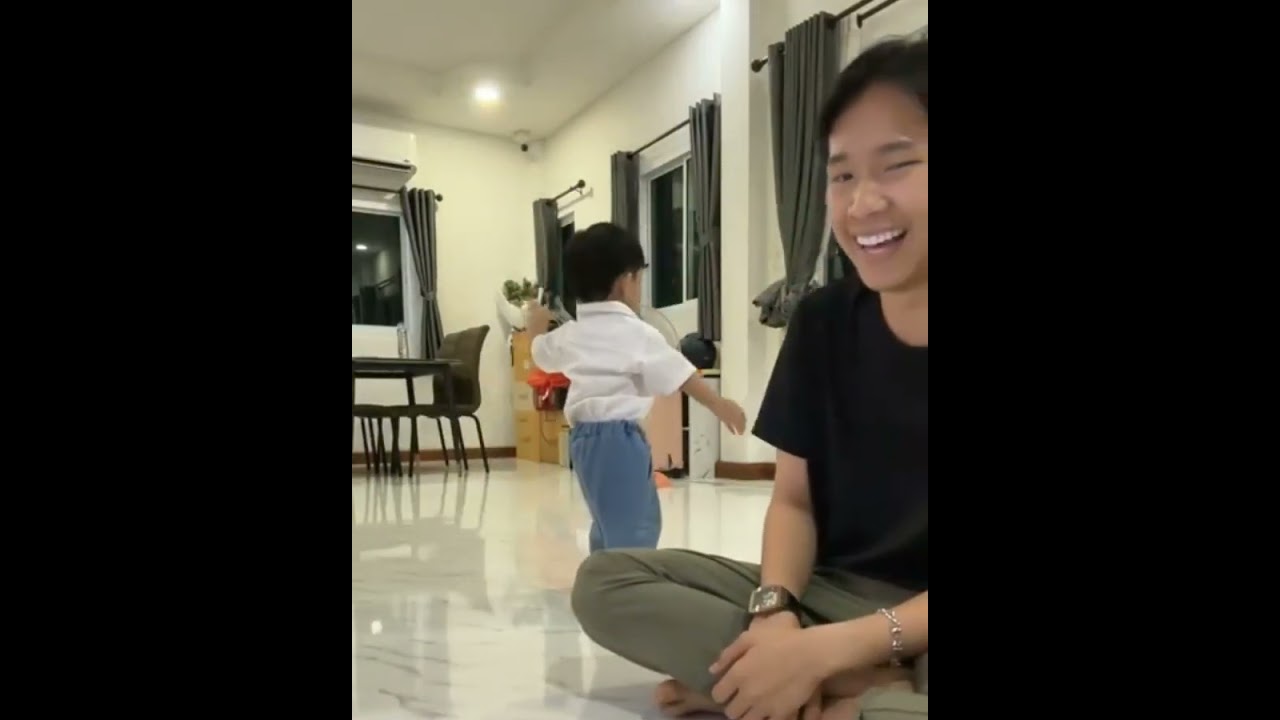 น้องโตเกียวขอเพลงแม่ พ่อจัดให้ ปรบมือให้แม่ด้วย#ผู้ใหญ่บ้านฟินแลนด์