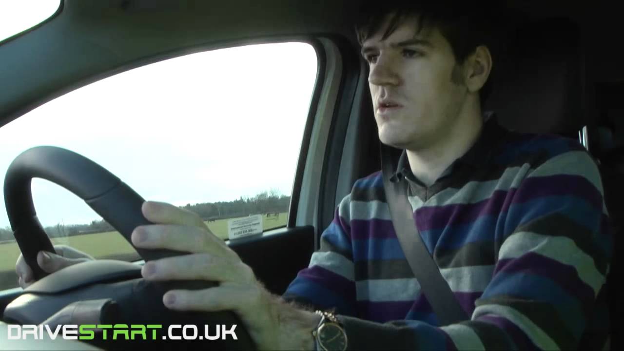 Chrysler Ypsilon Review - Drive Start