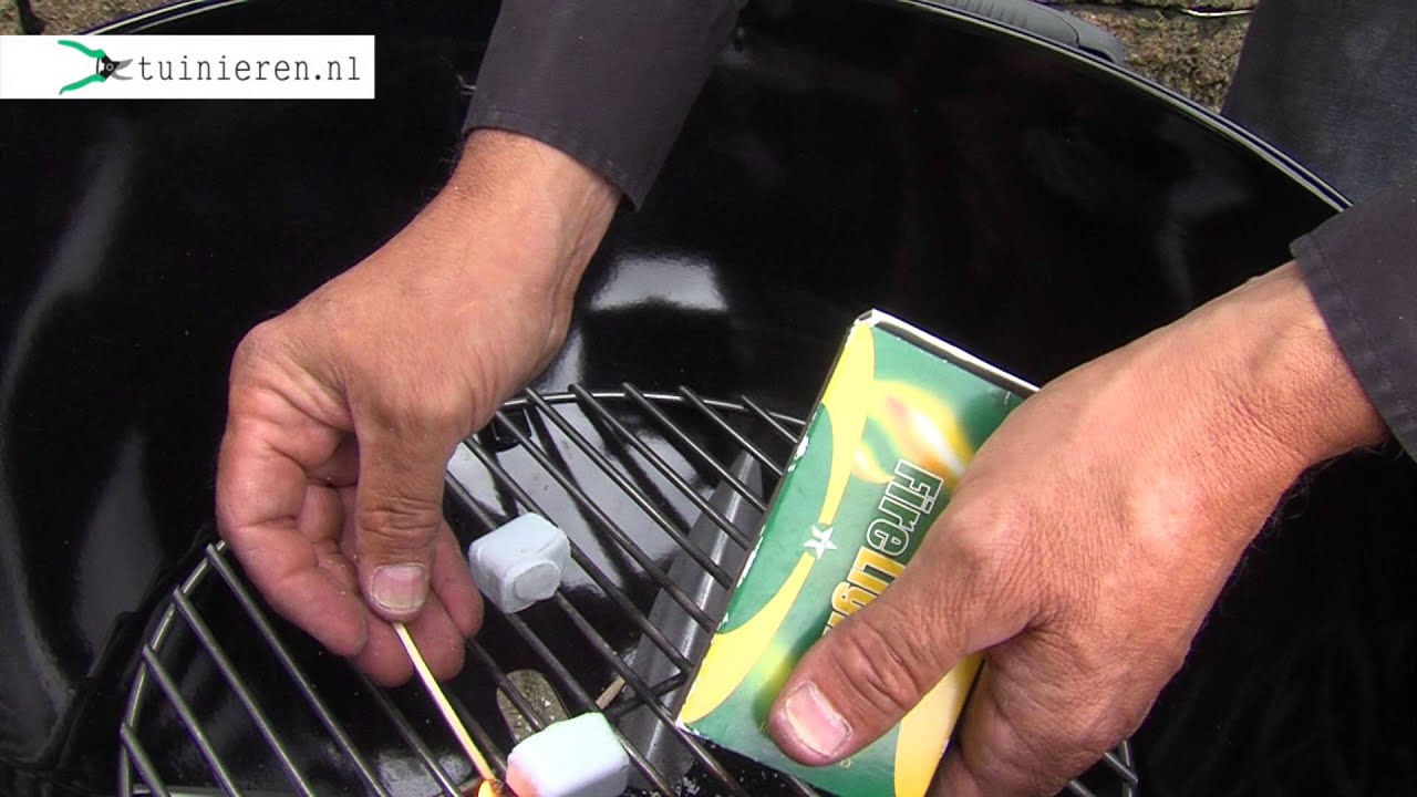 Barbecue aansteken met een brikettenstarter - Tuinieren.nl