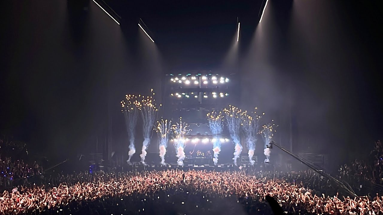 Dimitri Vegas - Intro Thank You (Not So Bad) & Samba De Janeiro (DVLM Edit) Live Ibiza Experience 25
