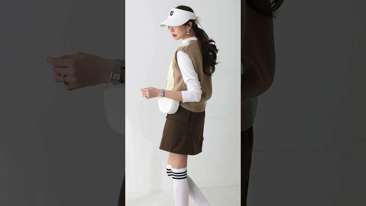 배색라인 자수 니트조끼