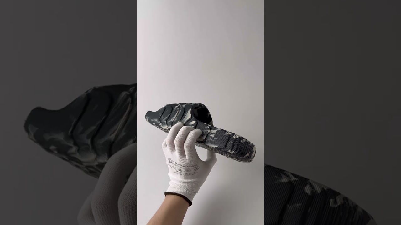 Слайды Adidas Adilette 22 ‘Carbon Aluminium’