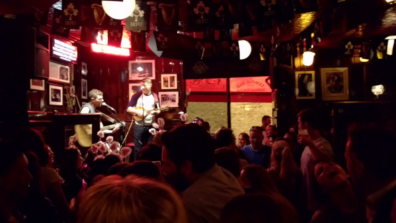 The Temple Bar, Dublin, American Pie (live)