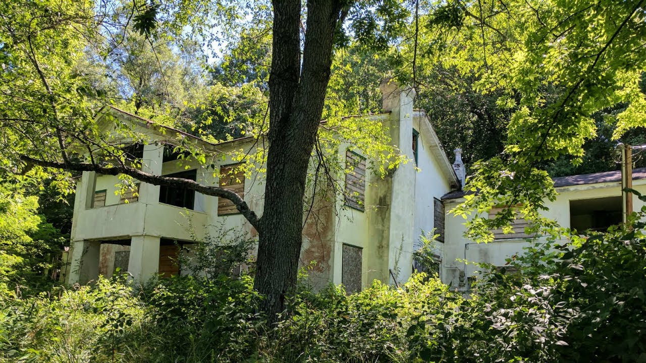 Abandoned House on the Hill - Louisville KY