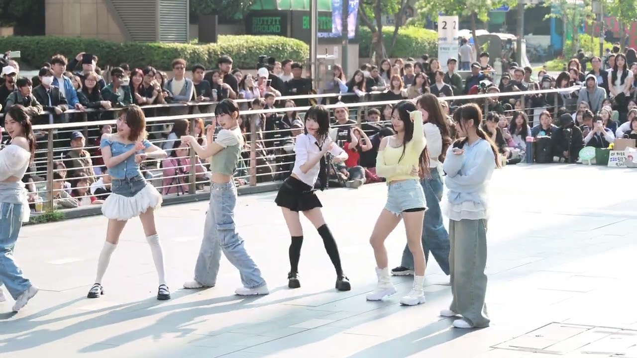 Waveway-Bibi 아트비트 ARTBEAT 250511 청계광장  7Z5A5804