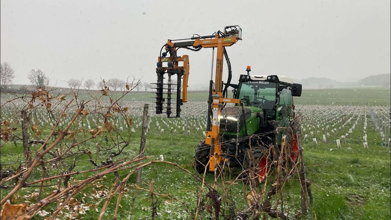 Pretaillage , fendt 209 F one + pretailleuse Pellenc