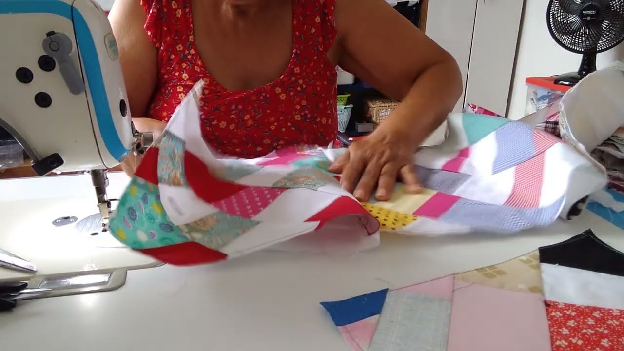 E tudo com retalhos de tecidos reciclando com muito carinho.