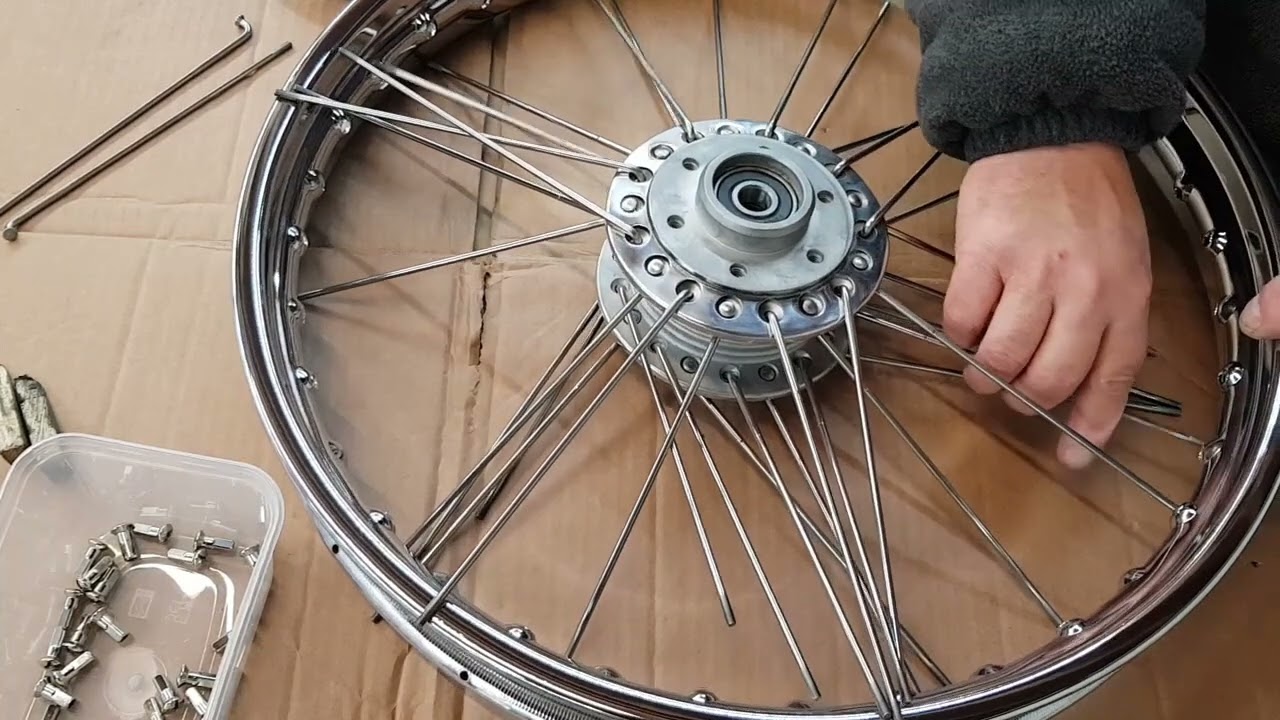 Building the Wheels Part 1 - An Idiots Guide to rebuilding a Suzuki GT750