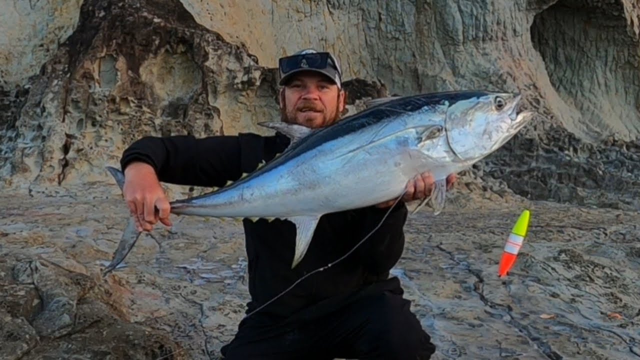 FISHING  for PELAGIC FISH  from the OCEAN ROCKS
