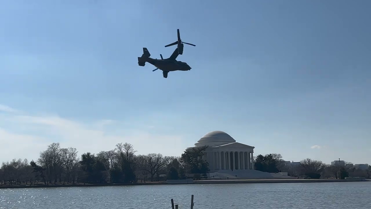 An MV-22 Osprey from HMX-1 flies over the Tidal Basin and Jefferson Memorial