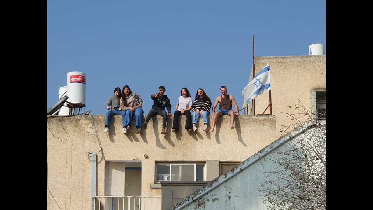 שיר מלששים עין כרמית- קומונה 24