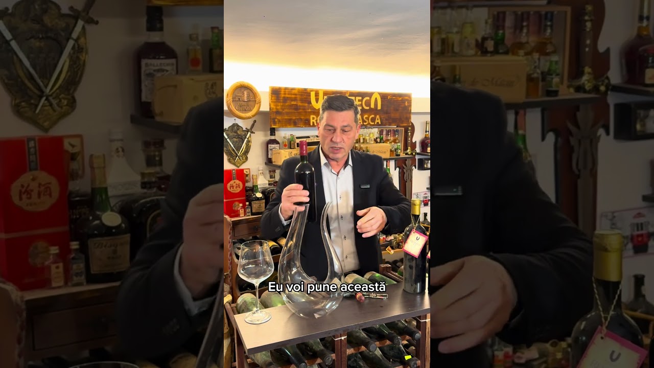 Cum decantam un vin rosu vechi  #vin #vinrosu #decantor #reduceri #vinoteca