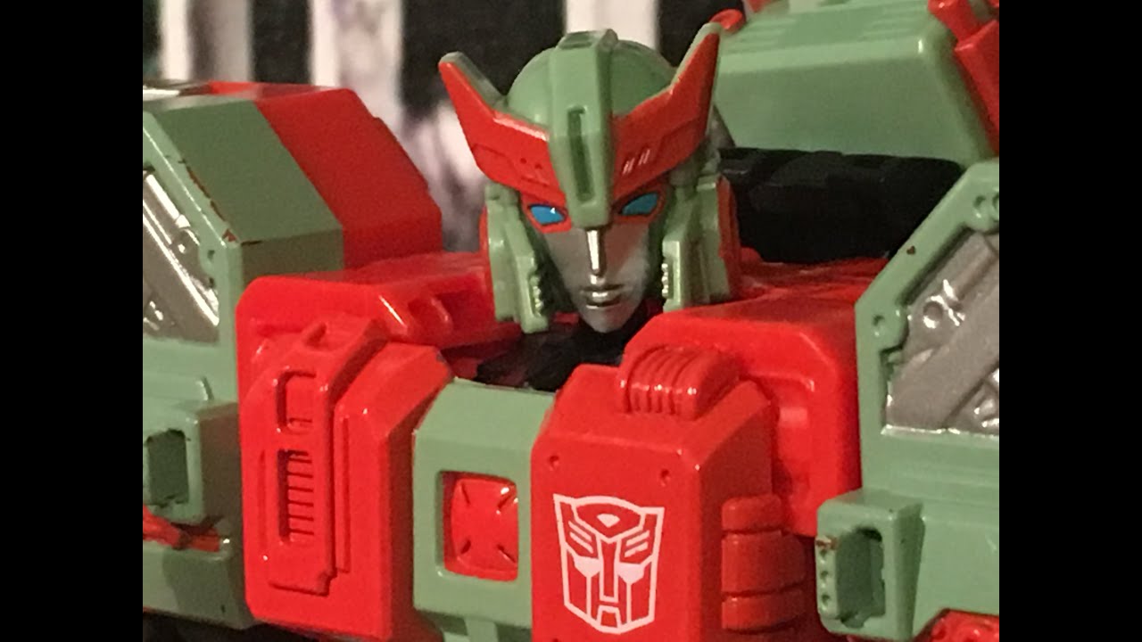 Video Review of the Transformers Combiner Wars Pyra Magna