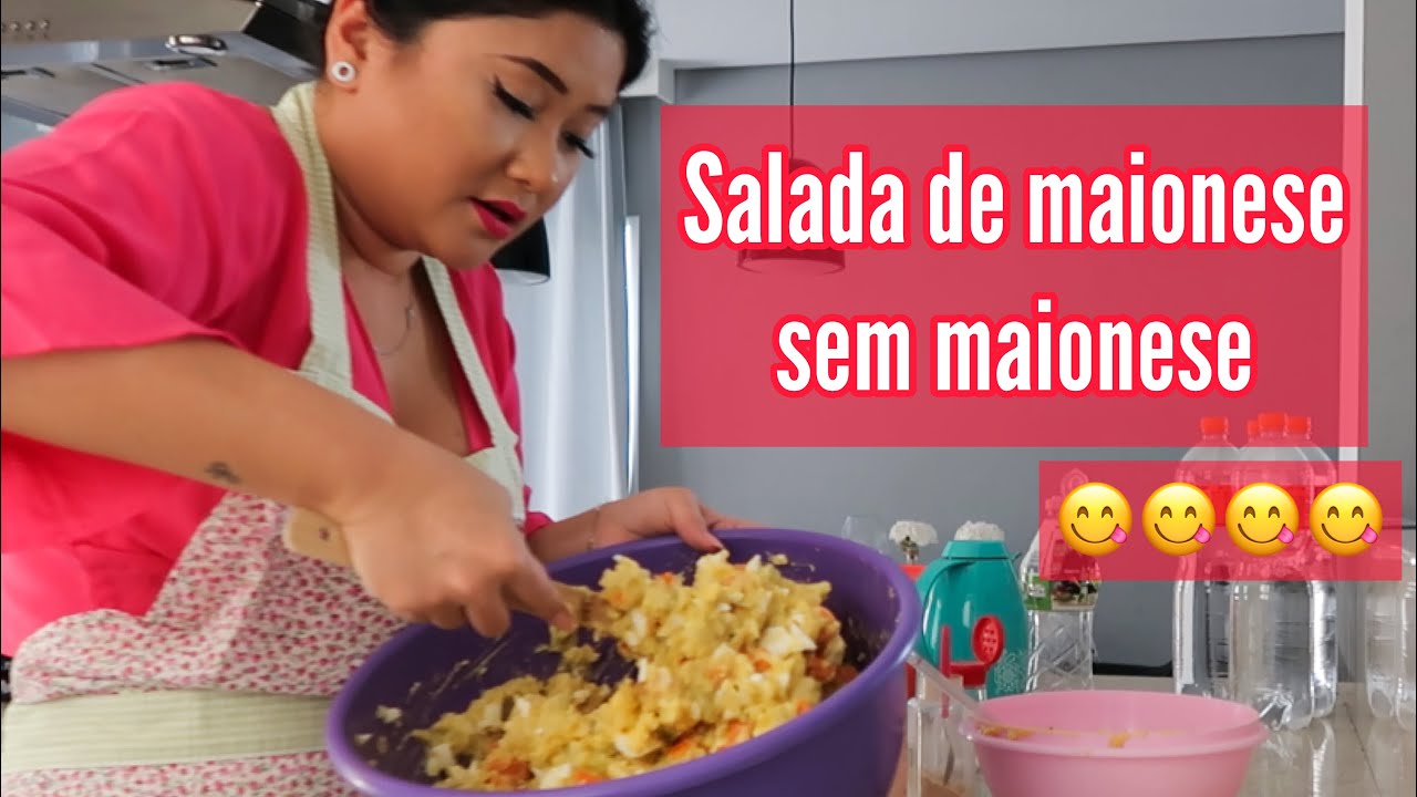 Irritada fazendo Salada de maionese sem maionese