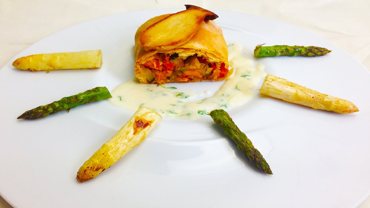 Vegetarische Hauptspeise f&uuml;r die IHK-Pr&uuml;fung &ndash; Gem&uuml;sestrudel mit B&eacute;arnaise | Mainii kocht