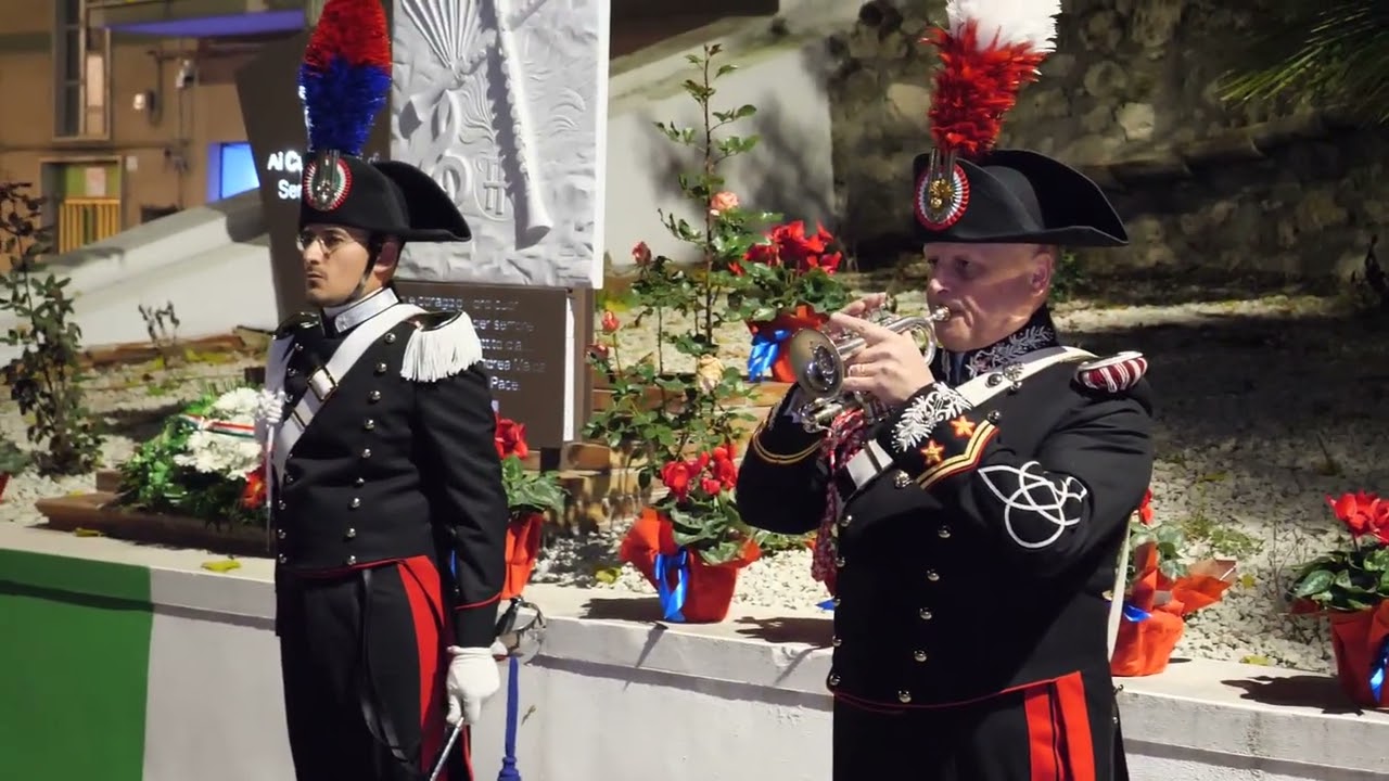 Omaggio floreale alla stele in memoria del Lgt M° Andrea Maida e del Brig. Giuseppe Pace -