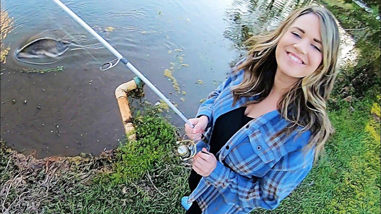 She catches 30 LB + FISH from a TINY POND!!