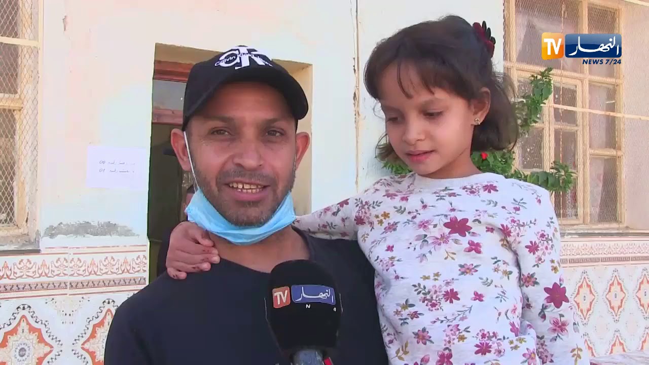 غرداية: رتاج طفلة تجبر أباها علي الإدلاء بصوته في الاستفتاء