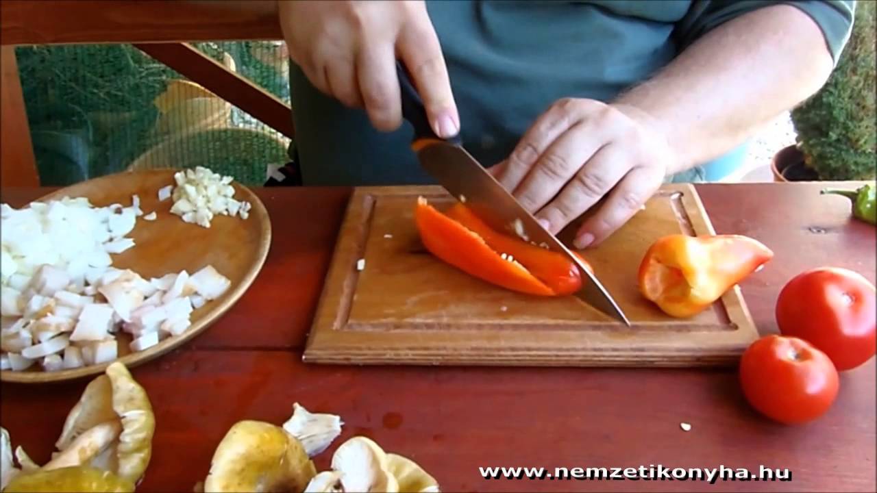 Burgonyás gombapörkölt-potato and mushroom stew-Kartoffel-Pilz-Eintopf