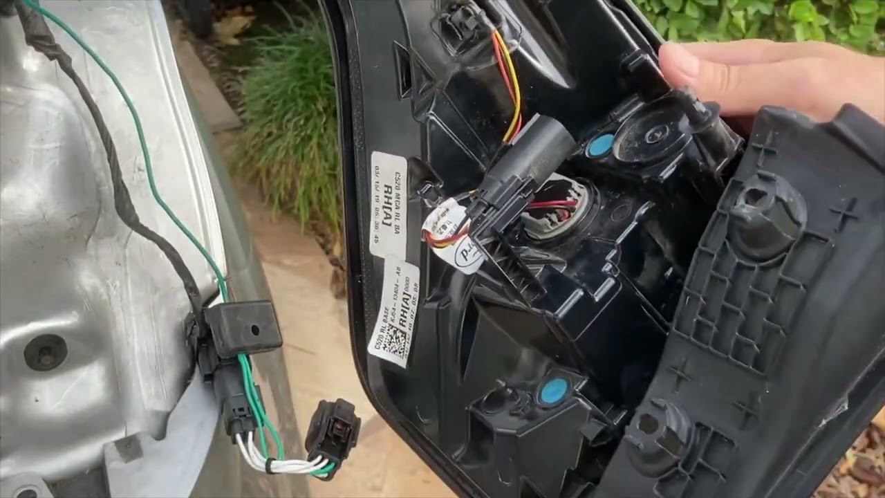 2019 Ford Escape, rear light assembly removal & light bulb replacement
