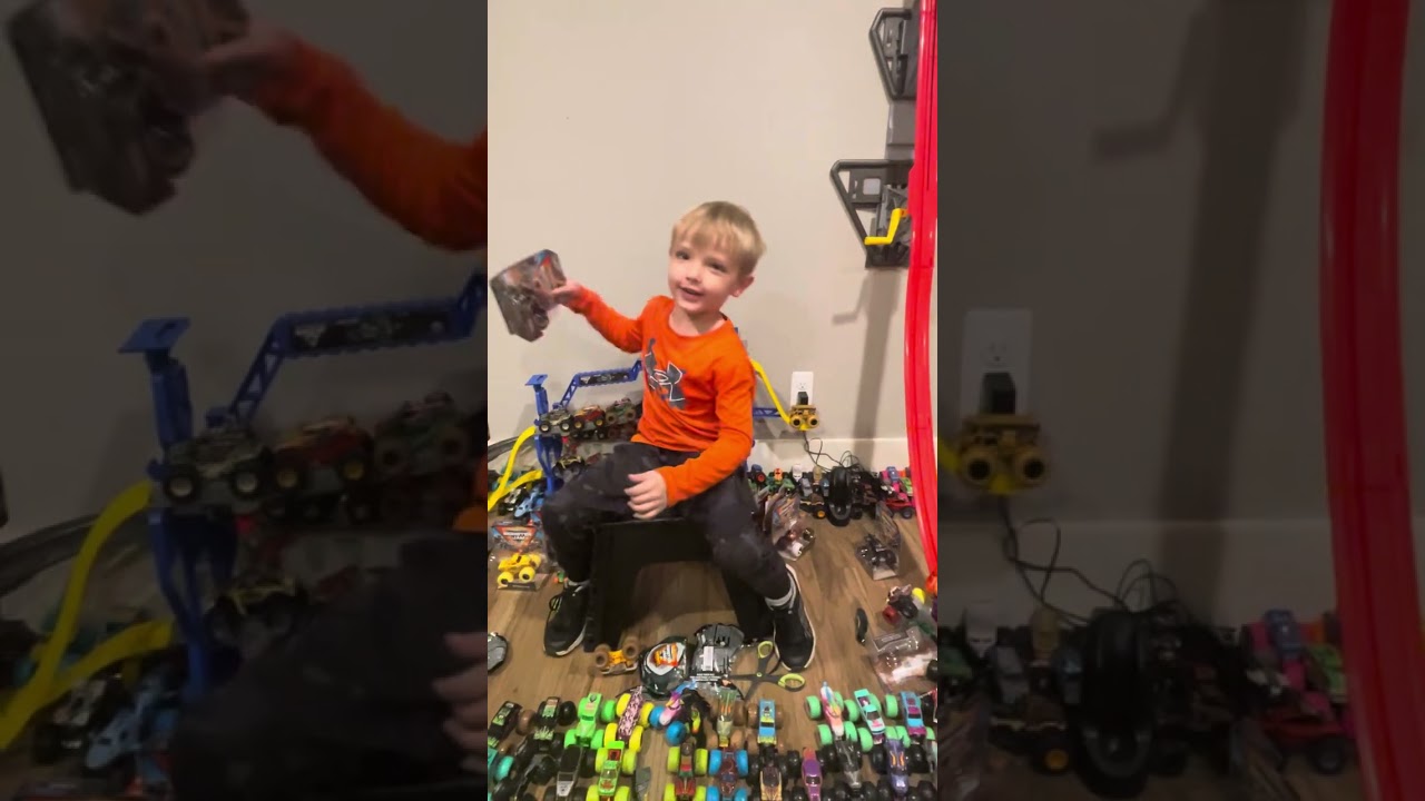 Castle Land Monster Jam and Cars toy unboxing